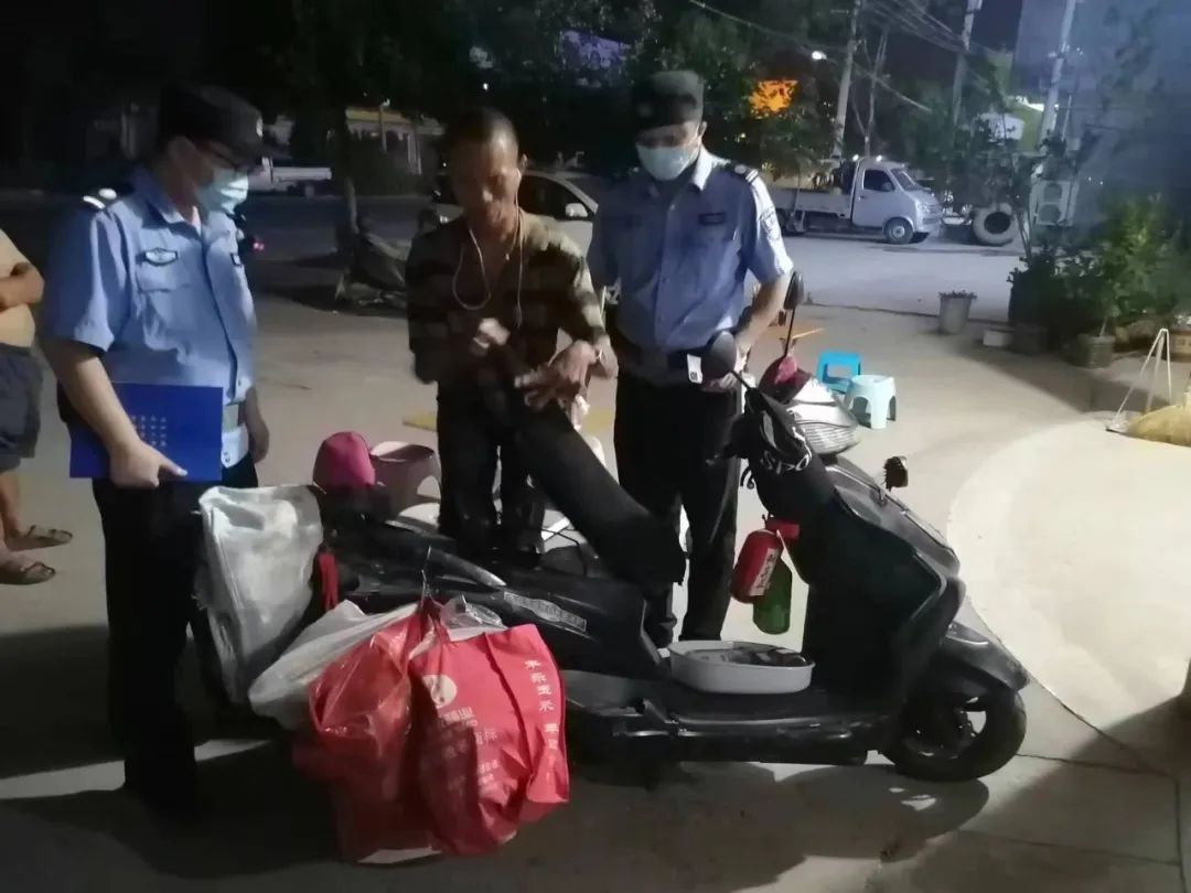 民警救助聋哑老人，一片真情温暖民心