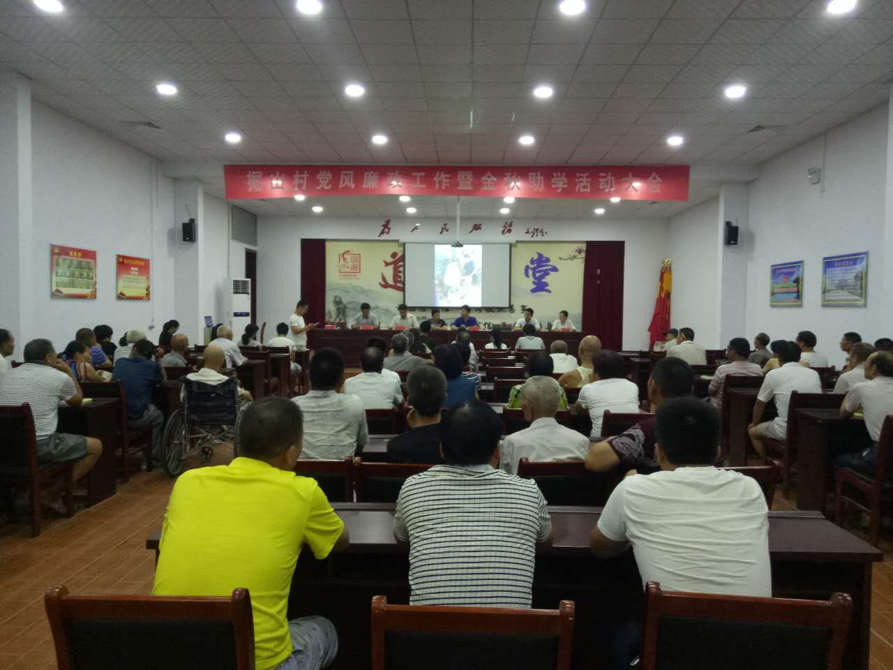 1472089175127028.jpg 897544154483649576.jpg