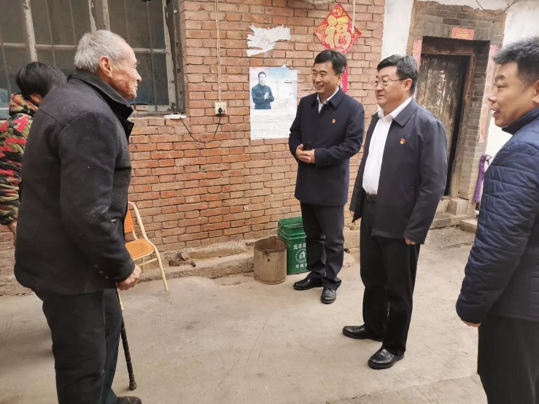 区管委会主任仝宇鹏到寇店镇督导脱贫攻坚工作