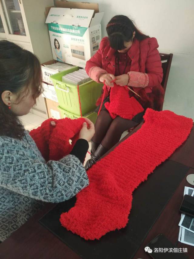 佃庄镇：用巧手编织温暖，将爱心传递下去