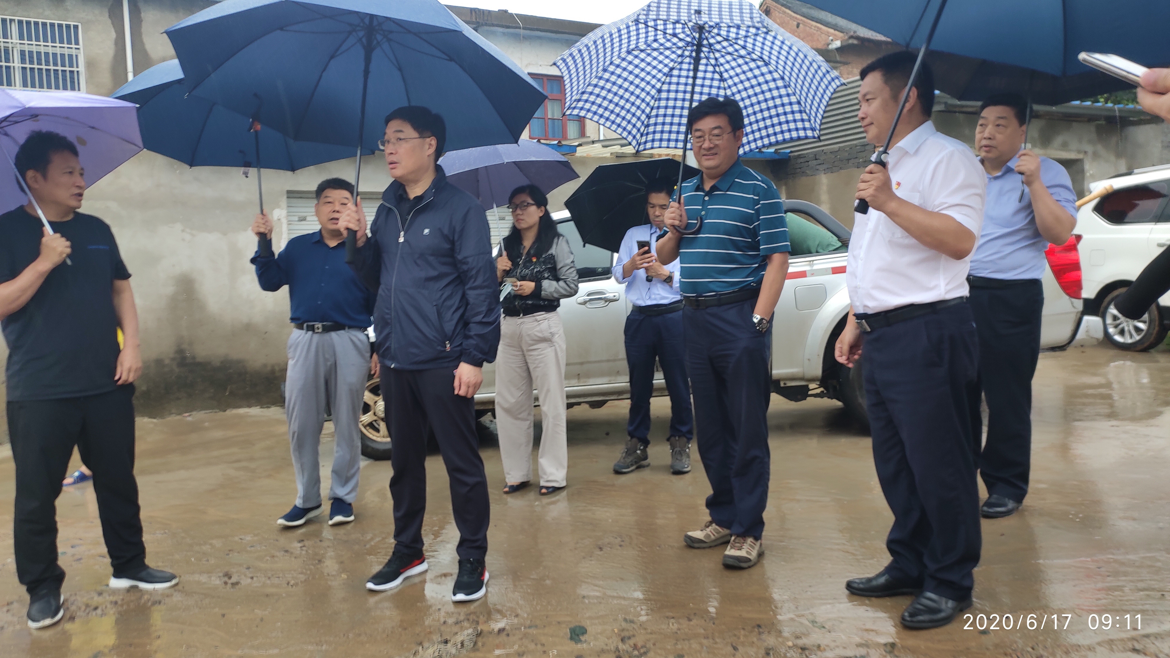 张向阳陪同赵会生到洛河大堤改造现场督导工作